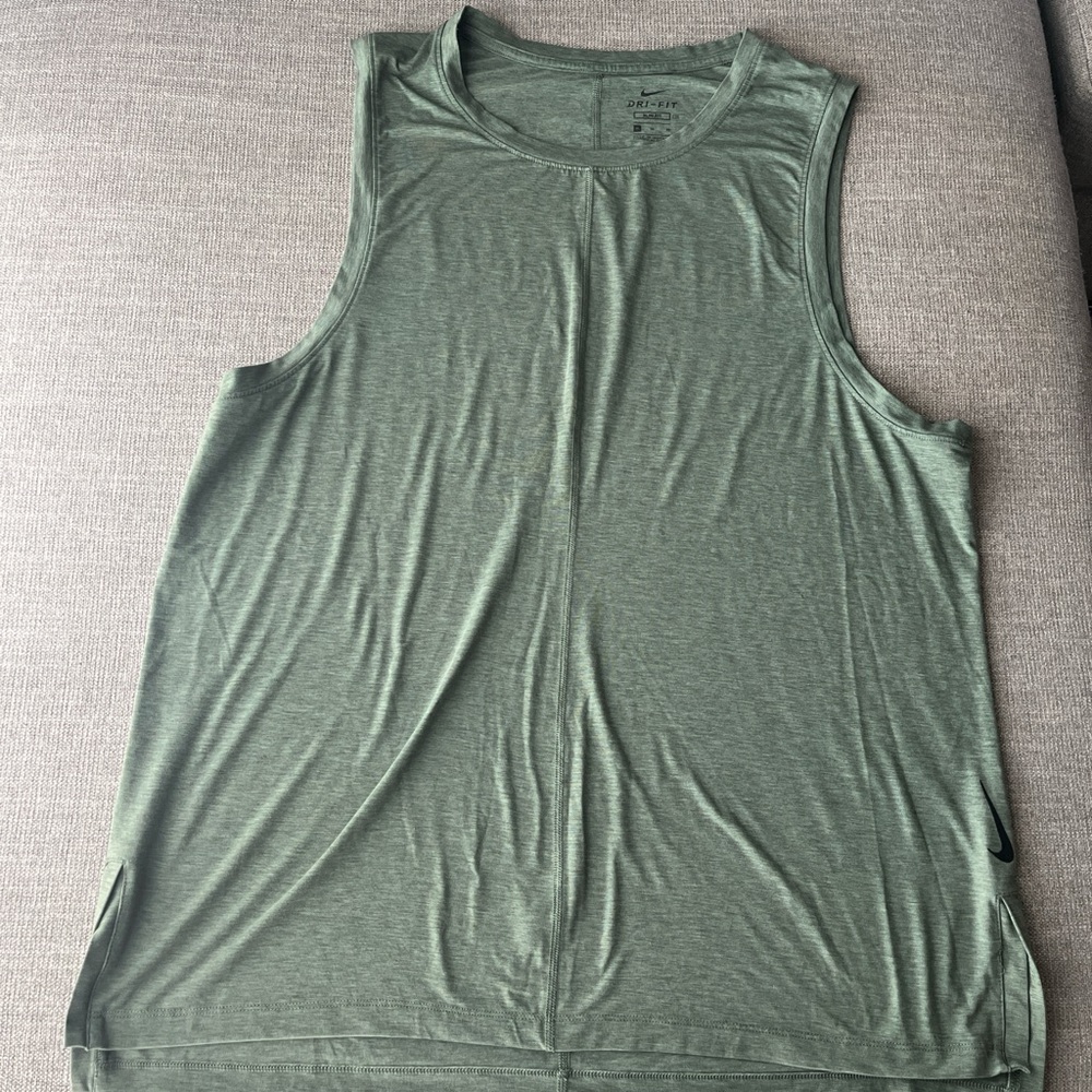 Nike Men’s Dri-FIT Short Sleeve Tee in Green Size XL